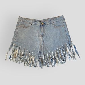 Women’s High-Rise Fringe Denim Wash Jean Shorts  XL, 2XL NWOT
